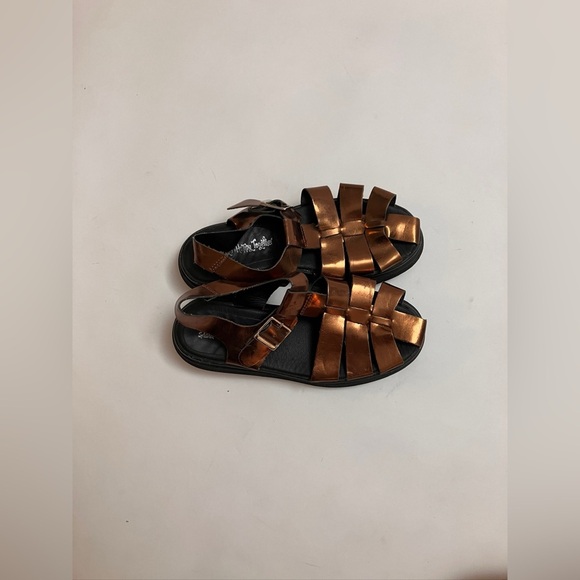 BUFFALO + SOLESTRUCK SO HAPPY TOGETHER metallic fisherman’s sandals - Picture 2 of 6